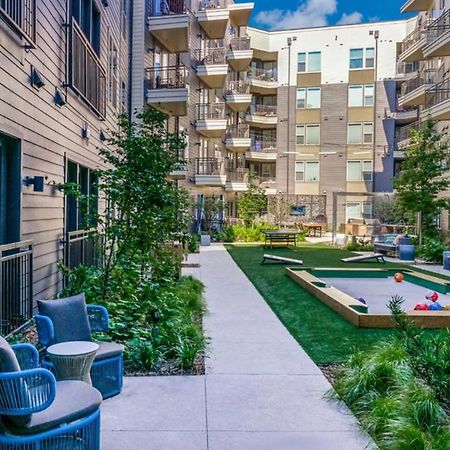 Cozy Retreat-Free Reserved Parking-Pool Addison Bagian luar foto