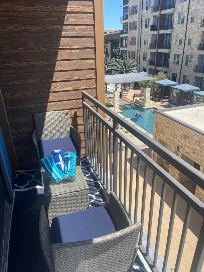 Cozy Retreat-Free Reserved Parking-Pool Addison Bagian luar foto