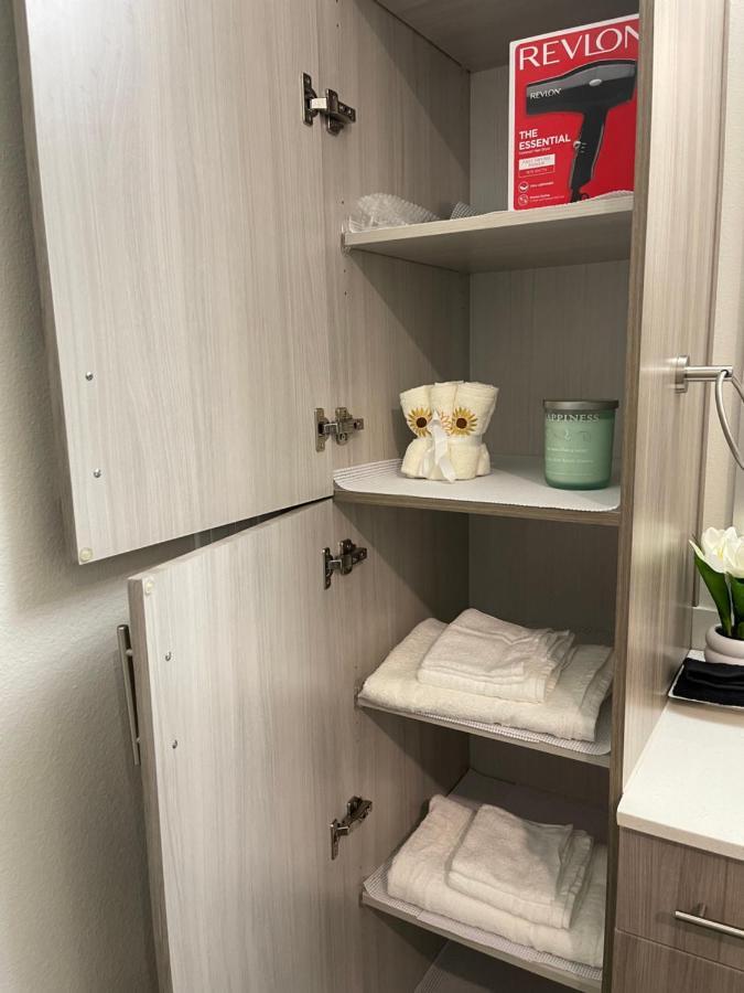 Cozy Retreat-Free Reserved Parking-Pool Addison Bagian luar foto