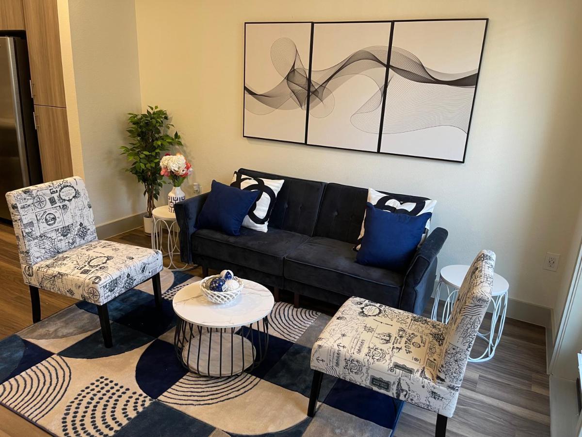 Cozy Retreat-Free Reserved Parking-Pool Addison Bagian luar foto