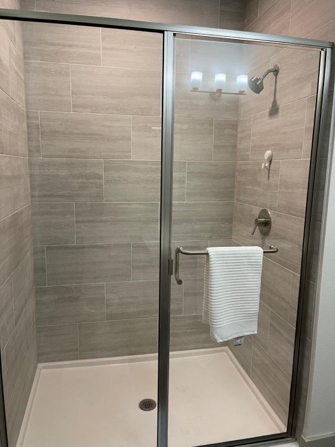 Cozy Retreat-Free Reserved Parking-Pool Addison Bagian luar foto