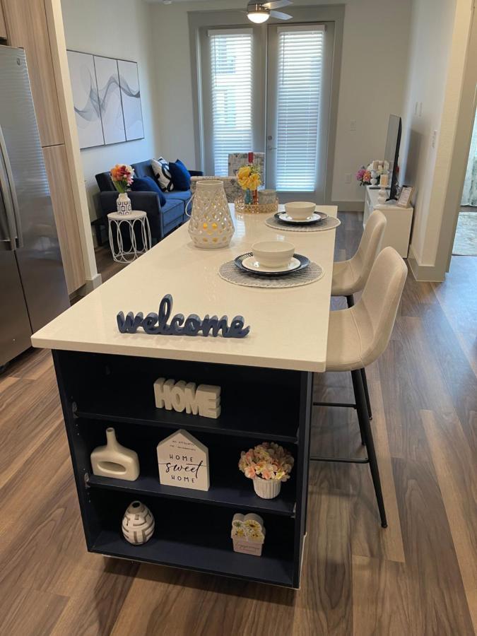 Cozy Retreat-Free Reserved Parking-Pool Addison Bagian luar foto