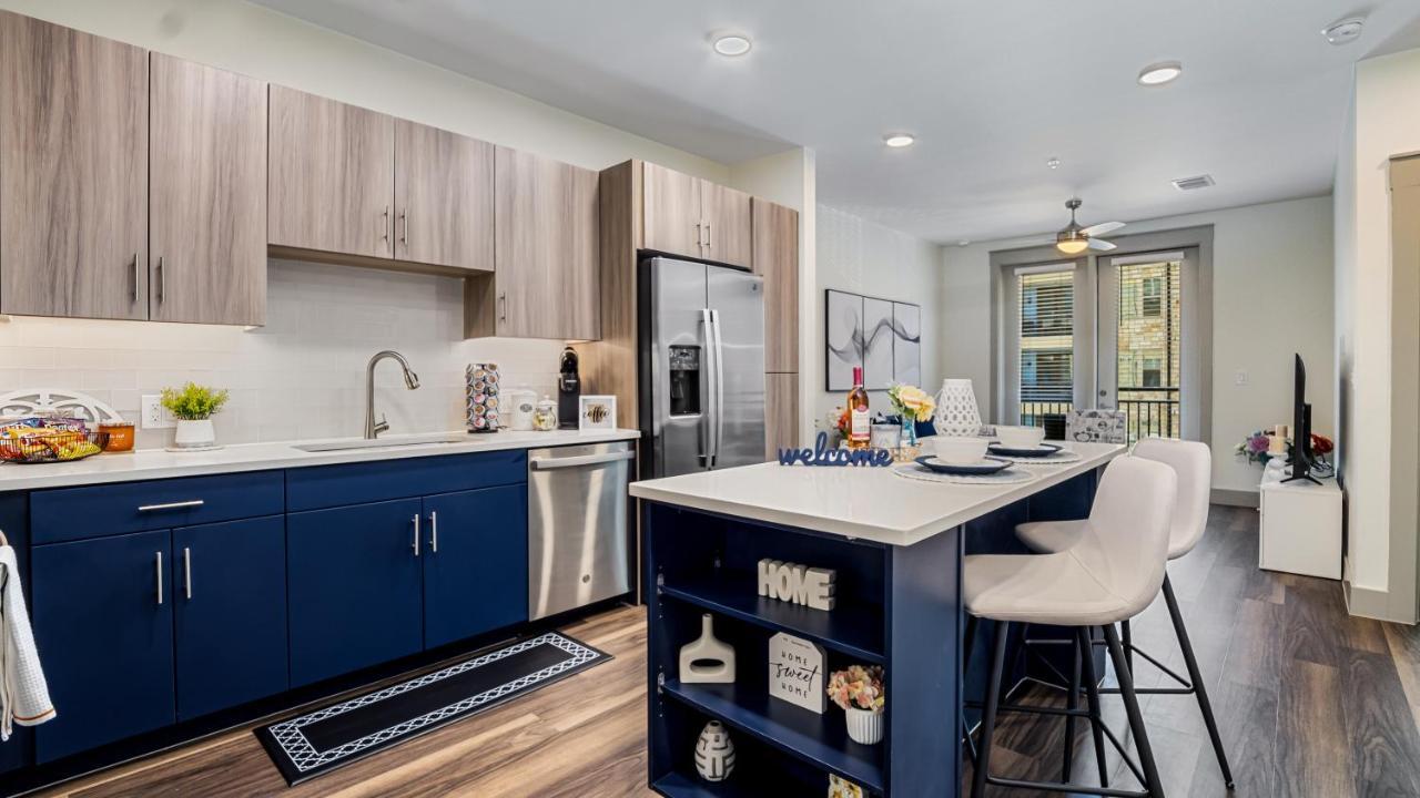 Cozy Retreat-Free Reserved Parking-Pool Addison Bagian luar foto