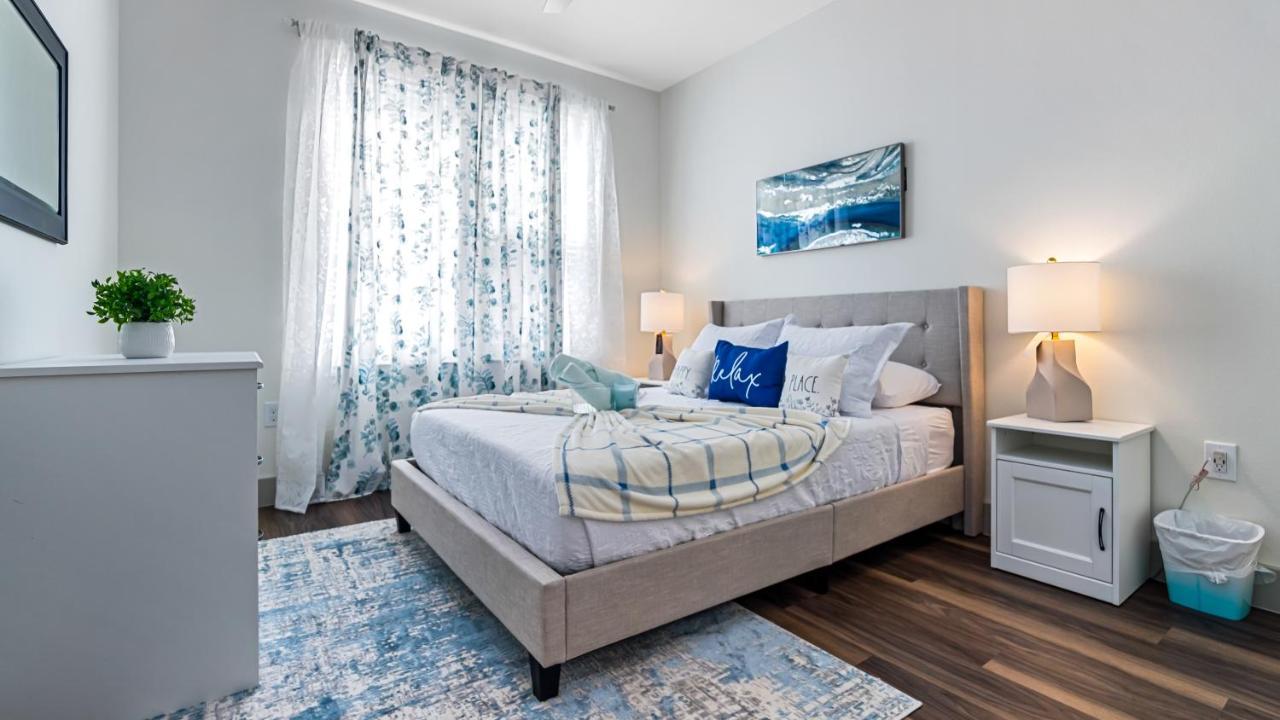 Cozy Retreat-Free Reserved Parking-Pool Addison Bagian luar foto