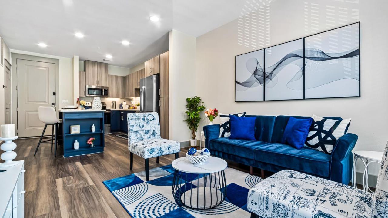 Cozy Retreat-Free Reserved Parking-Pool Addison Bagian luar foto