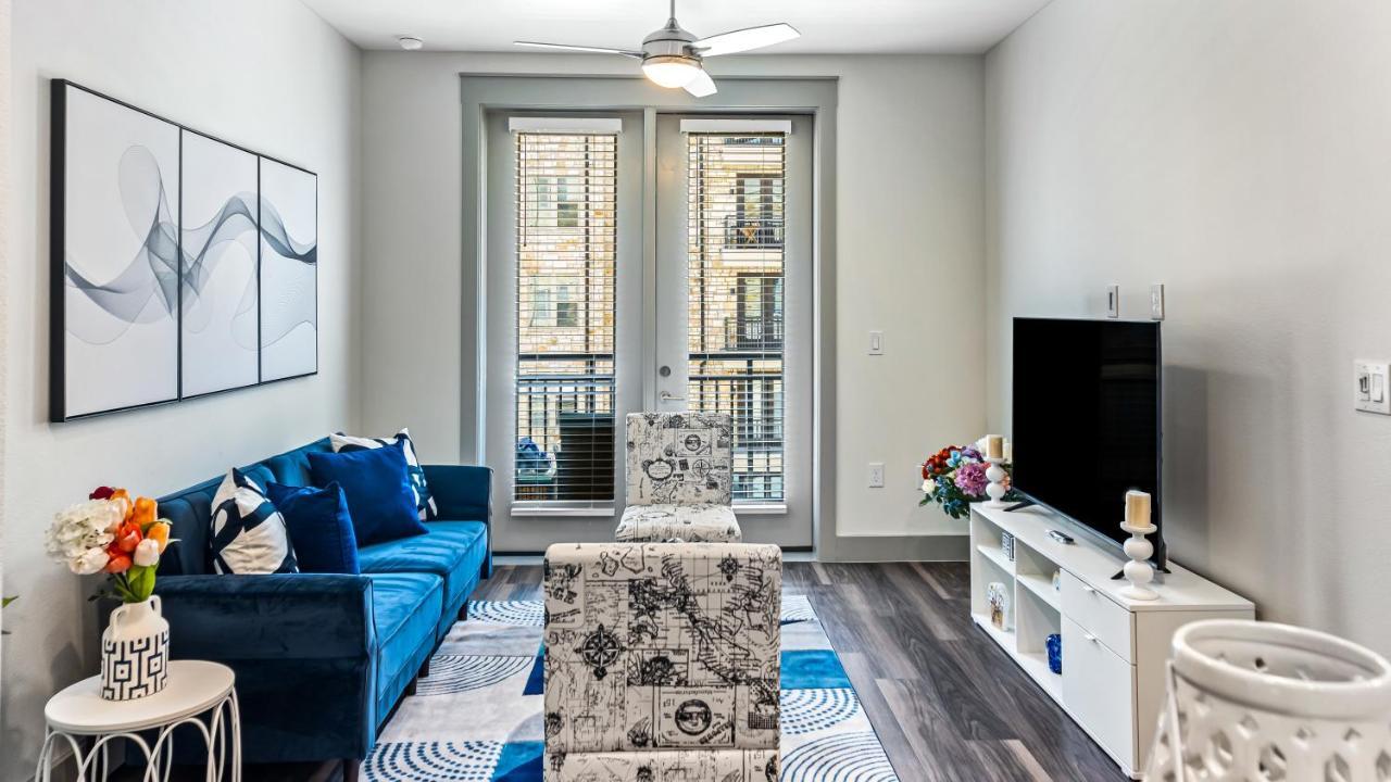 Cozy Retreat-Free Reserved Parking-Pool Addison Bagian luar foto