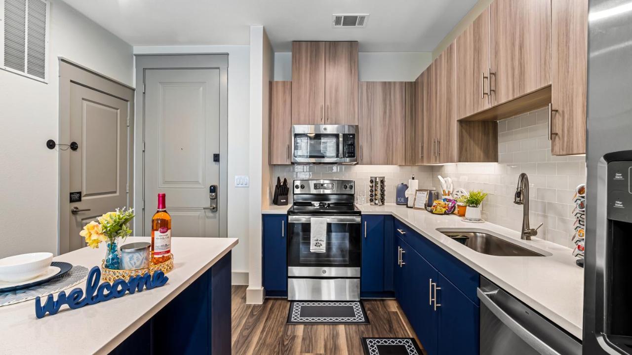 Cozy Retreat-Free Reserved Parking-Pool Addison Bagian luar foto