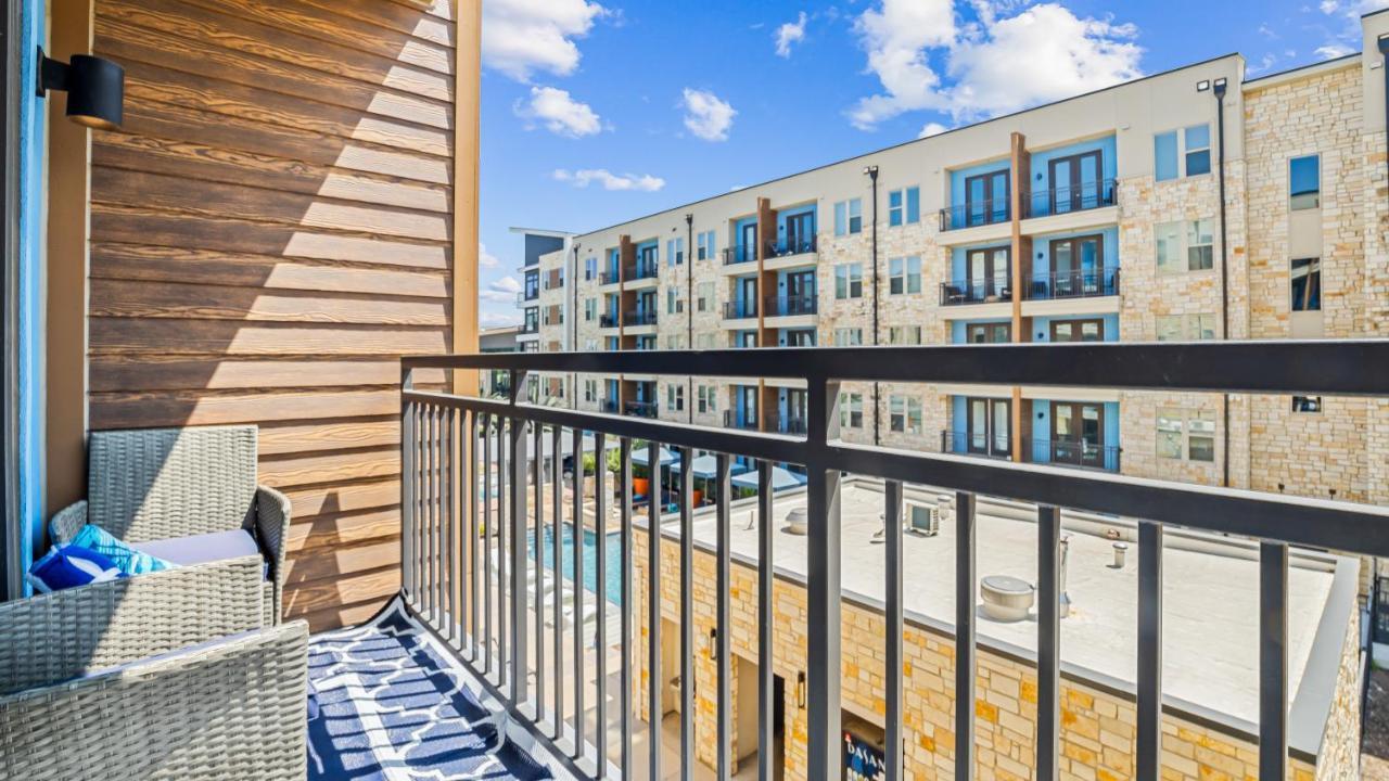 Cozy Retreat-Free Reserved Parking-Pool Addison Bagian luar foto